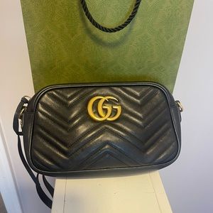 Gucci Marmont Small Shoulder Bag Black Leather Gold Hardware Shoulder Strap